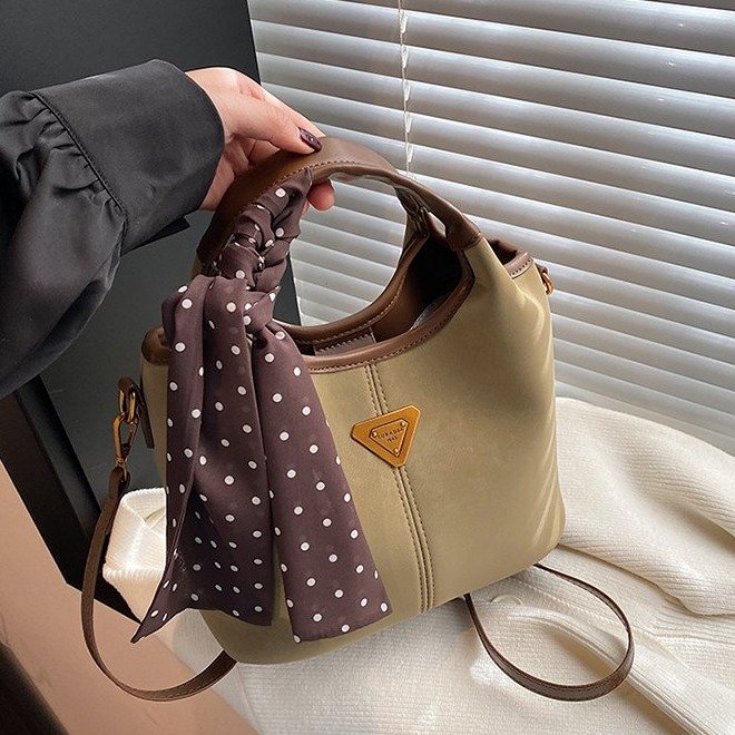 PU Shoulder Crossbody Handbag with Zipper and Stitching Detail - Black,Wine Red,Green,Coffee - One Size